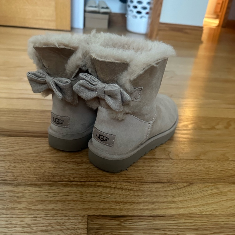 Bow tie short UGG boots
